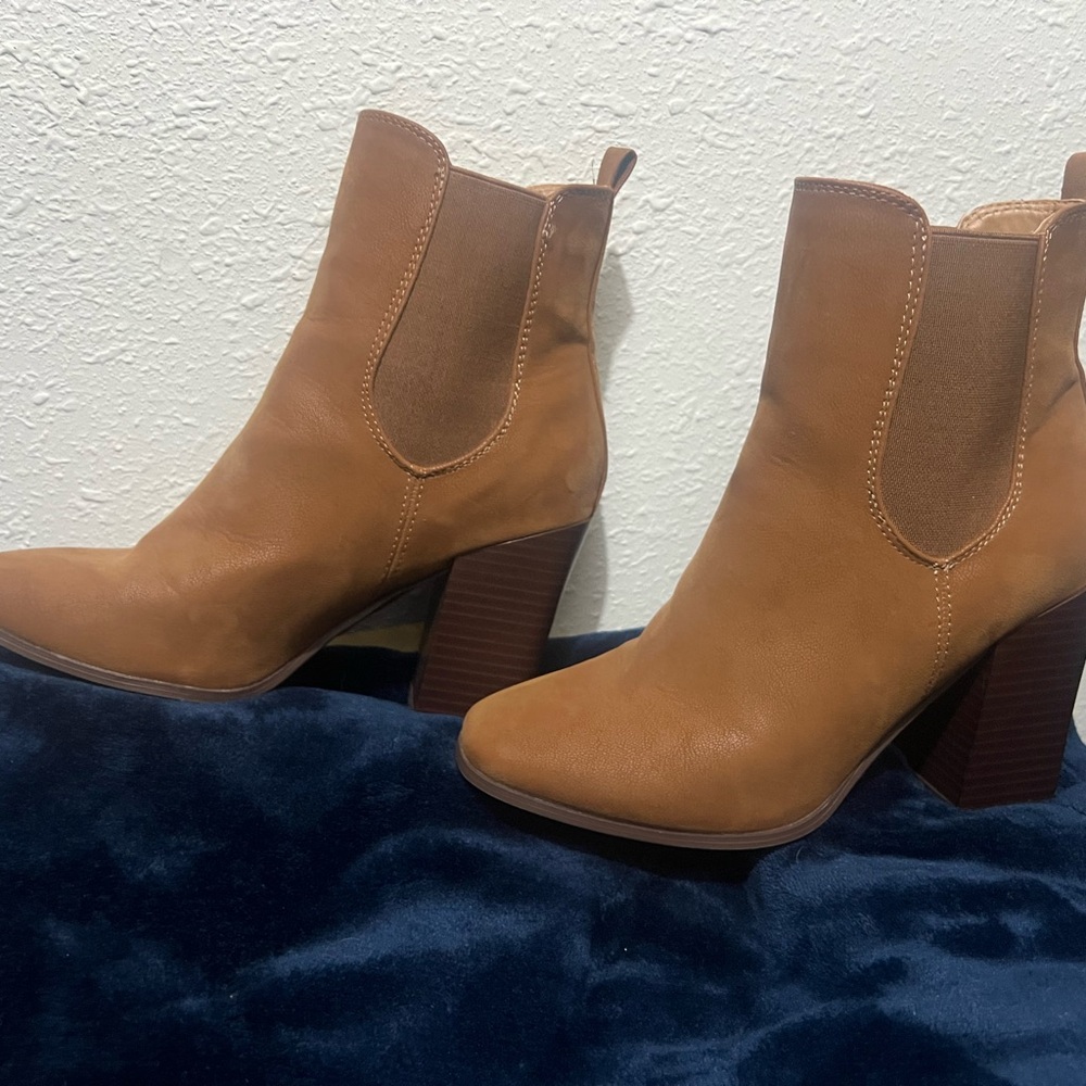 Chic Tan Heeled Boots